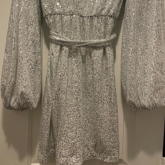 Sequined Silver dress. Good Condition. Size S - Picture 7 of 7